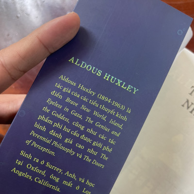 THẾ GIỚI MỚI NHIỆM MÀU - Aldous Huxley - 1980 Novel dịch – 1980 Books  – Thanh Niên – Bìa mềm
