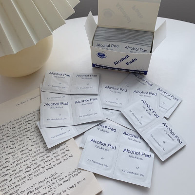100 Miếng Vải Không Dệt Tẩm Cồn Vệ Sinh Đa Năng Giấy Lau Màn Hình Điện Thoại Laptop Kính Mắt