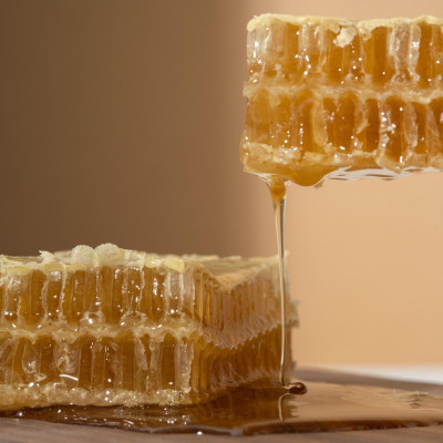 Combo 2 Mật Ong Bánh Tổ Jade Mountain Chứa Sáp Ong Nguyên Vẹn Vị Ngọt Tự Nhiên Chất Lượng Cao 500gr