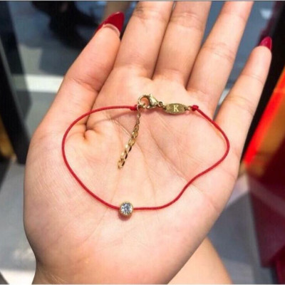 Vòng tay chỉ đỏ kim vàng - may mắn.