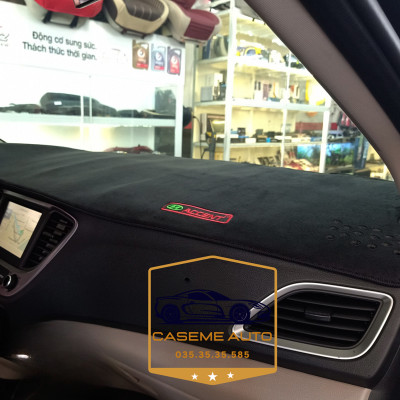 [HYUNDAI KONA] Thảm Taplo 3 Lớp Dành Cho Xe HYUNDAI KONA, Nhung Lông Cừu Và Da Vân Carbon Cao Cấp - Hàng Chính Hãng