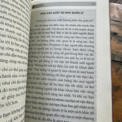 HƯỚNG DẪN XÂY KÊNH PODCAST TỪ A- Z - Kristen Meinzer- Lê Nguyễn Thuý Vi dịch- Bizbooks  - NXB Hồng Đức