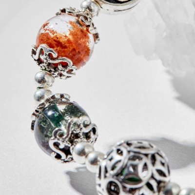 Vòng tay thạch anh ưu linh đa sắc charm hoa bạc Ngọc Quý Gemstones