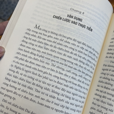 (Bìa cứng) CHIẾN LƯỢC ĐẠI DƯƠNG XANH - Kim và Mauborgne - Phương Thủy dịch - Alphabooks -Nhà Xuất Bản Công Thương