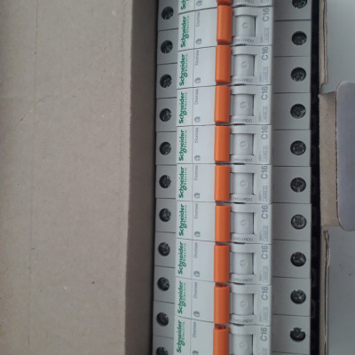 Cầu dao điện DOM11342 MCB 1P-16A Schneider