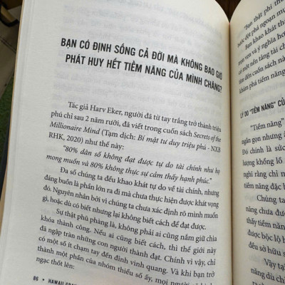 (Bìa cứng) KHƠI DẬY TIỀM THỨC - Hành trình khai phá bản ngã, vượt lên giới hạn bản thân – Waka 