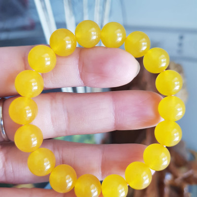 Chiếc Vòng tay đá mã não vàng anh tươi quá đẹp  Size hạt 10mm Nữ mệnh kim thổ thủy đeo  Vòng vàng anh này người lớn trẻ em nhỏ đeo được hết ạ rất là xinh xắn luôn