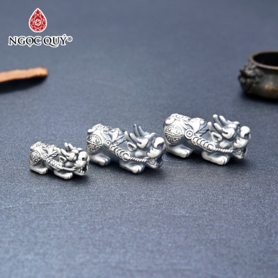 Charm bạc tỳ hưu xỏ ngang - Ngọc Quý Gemstones