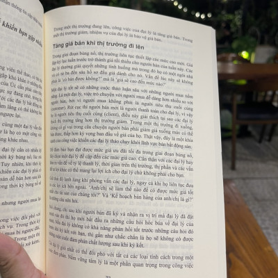 THẾ GIỚI BÊN TRONG BẤT ĐỘNG SẢN: Mua, Bán và tạo Lợi nhuận trong Thị trường Bất động sản – Peter O’malley – NXB Xây Dựng 