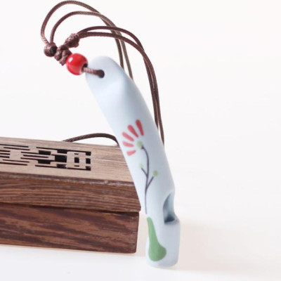 Vòng cổ gốm truyền thống còi vẽ hoa giao mầu ngẫu nhiên