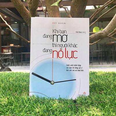 Combo sách: Khi bạn đang mơ thì người khác đang nỗ lực + Khéo ăn nói sẽ có được thiên hạ (TB) (MinhLongBooks)