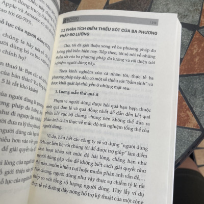 QUẢN LÝ TRẢI NGHIỆM NGƯỜI DÙNG – Mấu chốt trong sự tăng trưởng bùng nổ của Amazon – Trương Tư Hồng – Hà Dung dịch – Bizbooks – NXB Hồng Đức (Bìa mềm)