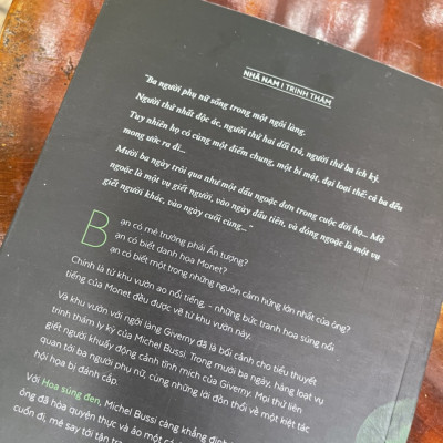 (Combo 2 cuốn) HOA SÚNG ĐEN - MÃ 612: AI ĐÃ GIẾT HOÀNG TỬ BÉ - Michel Bussi - Nhã Nam (bìa mềm)