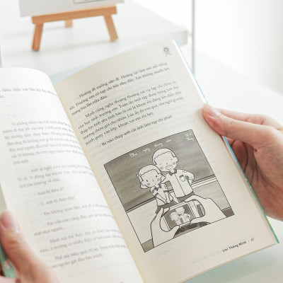 Sách - Mình Phải Sống Một Tuổi Trẻ Rực Rỡ - Tặng Kèm Bookmark Bế Hình + Postcard Bồi Cứng