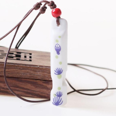 Vòng cổ gốm truyền thống còi vẽ hoa giao mầu ngẫu nhiên