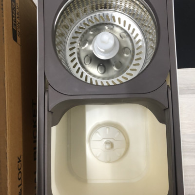 Bộ Lau Nhà Xoay Tay Lock&Lock Dual Bucket Spin Mop  ETM478 ( thùng giặt , cây , 2 bông lau)