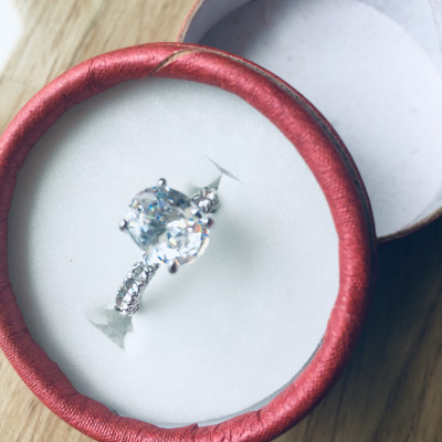 Combo Nhẫn Màu Bạch kim đính đá, kiểu dáng kim cương, kèm hộp đựng lót nỉ