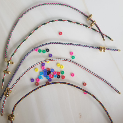 Dây Phối Vòng Tay VÂN SỌC MÀU ĐẸP DẺO Co Giãn Có 2 Khoen Vàng  Nữ Phối Với Hạt Lu Đá Tự Nhiên Các Loại Vào Làm Vòng Đeo Tay Kiểu ạ Size Dây 3mm  Nữ Về để Hạt Lu Vào ở Giữa Rút Dây VÀo 2 Lỗ Khoẻn Vàng Trên Dây là đeo đẹp ạ