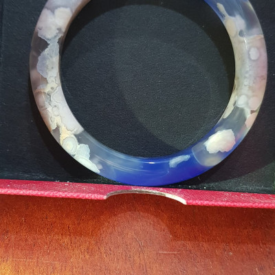 Vòng tay Nữ  Bản Hẹ Đá Mã Não Xanh Dương Đậm Bông Bông đều 2 bên vòng quá đẹp Vòng tay Ni 49mm x Cao 11mm x dầy 8mm Nữ mệnh Thủy mệnh mộc 35kg - 48kg đeo ạ