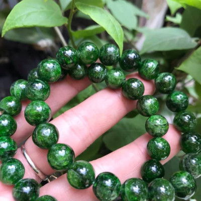 VÒNG TAY ĐÁ DIOPSIDE 10MM ĐẸP XUẤT SẮC LUÔN  100% ĐÁ DIOPSIDE TỰ NHIÊN CAO CẤP ĐẸP ĐEO SANG TAY   NỮ MỆNH MỘC MỆNH HỎA CHUẨN HỢP MÀU XANH LÁ NGỌC SÁNG BÓNG ĐẸP XINH