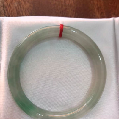 Vòng đẹp đá cẩm thạch tự nhiên TR LÝ SAO 47mm Chất liệu 100% đá cẩm thạch tự nhiên Size 47mm  MÀU TRẮNG LÊN XANH LÝ 1 BÊN SANG LẮM NỮ TAY NHỎ 35kg - 48kg đeo ạ