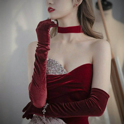 Găng tay chất liệu nhung màu đỏ cho Cô dâu và Dạ hội, đi tiệc, sự kiện, đạo cụ chụp ảnh MS: 44748