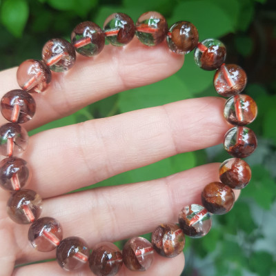 Vòng Tay Phong Thủy Nữ Đá Thạch Anh Ưu Linh Tự Nhiên Bóng Đẹp   Size hạt 9mm  Màu nâu trắng bóng tự nhiên sang trọng hợp nữ mệnh thổ mệnh kim đeo tốt sức khỏe, hợp tuổi hợp mệnh hợp làm ăn may mắn ạ