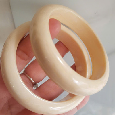 Vòng Đeo Tay Nam Giả Ngà hay Xương Mỹ Nghệ Ni 65mm cao 17mm dầy 9mm 68kg - 80kg đeo ạ