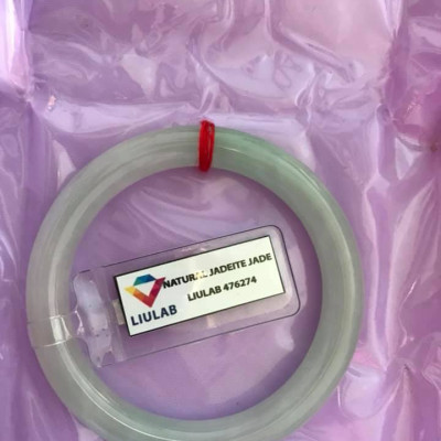 Vòng tay Đá Cẩm Thạch tự nhiên TRUNG SỊN 50mm x Dầy 8mm  XANH NGỌC NHẸ NHÀNG BÓNG ĐẸP Kèm Giấy Kiểm định Liulab No 476274  Hợp Nữ Mệnh Mộc Hỏa Thủy 50kg - 55kg đeo ạ