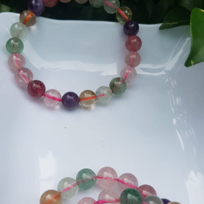 Vòng tay phong thủy may mắn đá thạch anh ngũ sắc tự nhiên Size vòng 8mm bóng tuyệt đẹp đa sắc màu nữ đeo xinh đẹp rẻ hợp nữ tất cả các mệnh Đá thiên nhiên đeo tốt sức khỏe, tim mạch đồng thời may mắn phong thủy tài lộc ạ