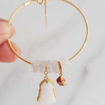 Vòng Tay Charm Phối 5 Đồng tiền đá cẩm thạch trắng tự nhiên  Phối mặt phật đá cẩm thạch trắng thỏi vàng đỏ may mắn vòng màu vàng rất xinh  Chuẩn hợp may mắn nữ mệnh kim mệnh thủy đeo ạ