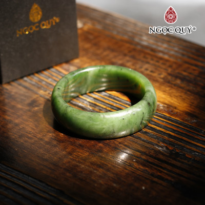 Vòng ngọc bích nephrite liền khối mệnh hỏa, thổ - Ngọc Quý Gemstones
