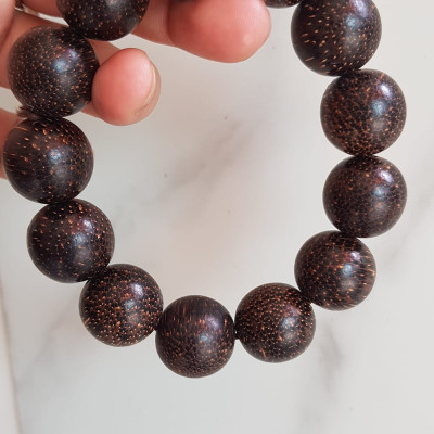 VÒNG tay Nam gỗ trầm hương Size vòng hạt 18mm Nam đeo đẹp có mùi thơm nhẹ nhàng rẻ đẹp ạ 