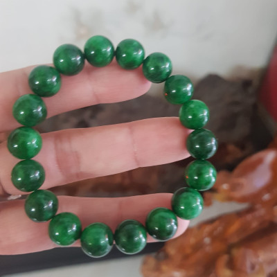 Vòng cẩm thạch xanh đậm rẻ đẹp  Nữ mạng mộc mạng hỏa mạng thủy ạ  Size vòng 10mm nữ đeo lên tay màu xanh hy vọng tươi sáng đẹp ạ