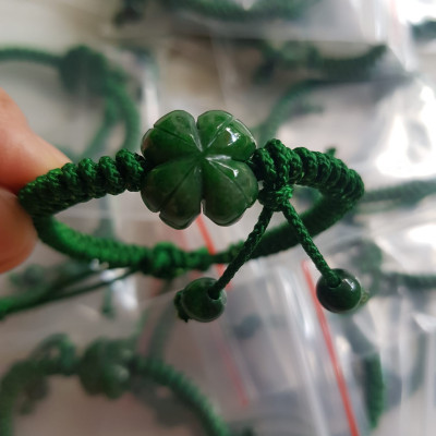 Vòng tay nữ kiểu charm cỏ 4 lá xanh đẹp  Chất liệu hoa cỏ 4 lá phối dây xanh lá  Hợp nữ mệnh mộc mệnh hỏa và thủy đeo ạ