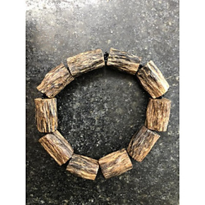 vòng trầm hương đeo tay tự nhiên cho nam