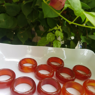 Chiếc Nhẫn Nam Đá Mã Não Đỏ Đỏ Cam Trơn  Size 19mm x cao 9mm x Dầy 4mm Mệnh Hỏa Thổ ạ  Ni nhẫn 19mm các anh đeo ngón cái hay bất kỳ ngón tay nào ni lọt vừa tay là 19mm đỏ đỏ cam cho may mắn cả năm ạ