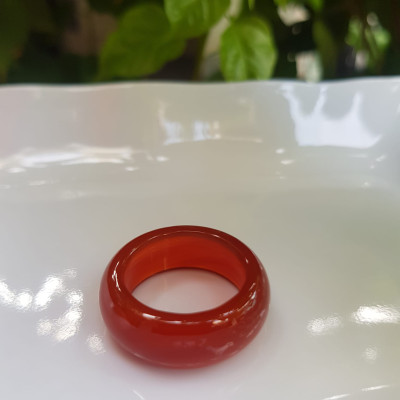 Chiếc Nhẫn Nam Đá Mã Não Đỏ Đỏ Cam Trơn  Size 19mm x cao 9mm x Dầy 4mm Mệnh Hỏa Thổ ạ  Ni nhẫn 19mm các anh đeo ngón cái hay bất kỳ ngón tay nào ni lọt vừa tay là 19mm đỏ đỏ cam cho may mắn cả năm ạ