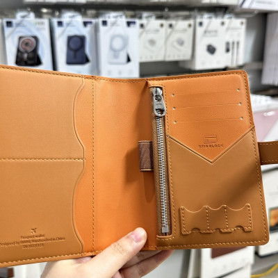 Ví da Wiwu Ambassdor Passport Wallet để thẻ, giấy tờ, vé máy bay có nhiều ngăn và trang bị thêm dây đai chắc chắn - Hàng chính hãng