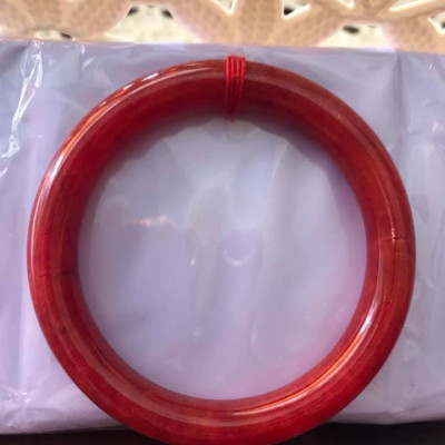 CHIẾC VÒNG TAY PHONG THỦY ĐÁ CẨM THẠCH CỒ ĐỎ  CỌNG TO SIZE 56MM X DẦY 9MM MÀU ĐỎ ĐẬM ĐẸP  NAM NỮ MỆNH HỎA THỔ 56kg đến 68kg Ạ