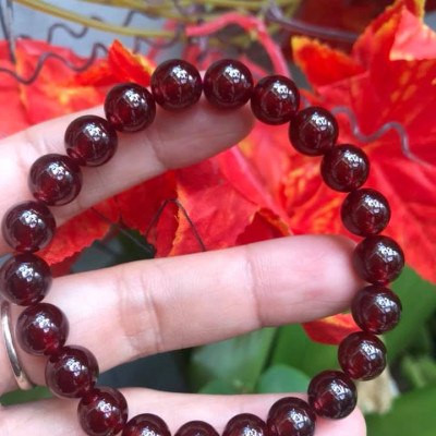 Vòng tay phong thủy đá Granet đỏ cam tự nhiên bóng đẹp sang  Size Vòng 9mm  Hợp Nữ mệnh Hoả Thổ ạ