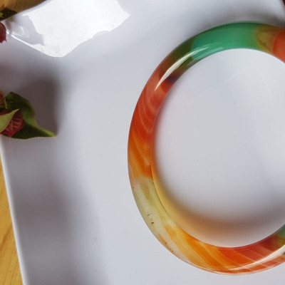 Vòng tay đá mã não tứ quý mới  đỏ cam xanh dương xanh lá cam trắng vân sọc xéo xéo rất đẹp Vòng Ni 59mm x cọng 7,8mm Nữ 58kg - 70kg đeo Món quà tặng nữ ý nghĩa ạ