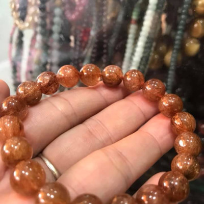 VÒNG THẠCH ANH TÓC NÂU ĐẸP QUÁ  SIZE VÒNG 10mm  100% ĐÁ THIÊN NHIÊN NỮ MỆNH THỔ MỆNH KIM Ạ