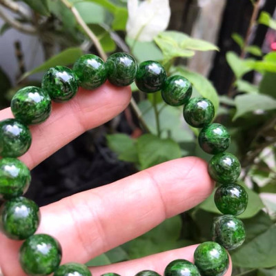 VÒNG TAY ĐÁ DIOPSIDE 10MM ĐẸP XUẤT SẮC LUÔN  100% ĐÁ DIOPSIDE TỰ NHIÊN CAO CẤP ĐẸP ĐEO SANG TAY   NỮ MỆNH MỘC MỆNH HỎA CHUẨN HỢP MÀU XANH LÁ NGỌC SÁNG BÓNG ĐẸP XINH