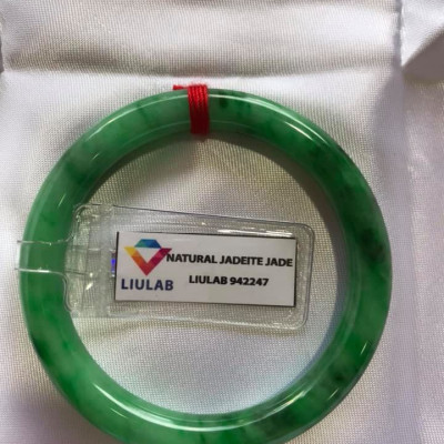 VÒNG ĐÁ CẨM THẠCH TỰ NHIÊN LÝ SỊN A SAO VIP 48MM x DẦY 7,2MM  VÒNG KÈM GIẤY KIỂM ĐỊNH LIULAB No 942247  MÀU XANH LÝ SỊN BÓNG ĐẸP NỮ 40KG-49KG ĐEO Ạ