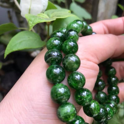VÒNG TAY ĐÁ DIOPSIDE 10MM ĐẸP XUẤT SẮC LUÔN  100% ĐÁ DIOPSIDE TỰ NHIÊN CAO CẤP ĐẸP ĐEO SANG TAY   NỮ MỆNH MỘC MỆNH HỎA CHUẨN HỢP MÀU XANH LÁ NGỌC SÁNG BÓNG ĐẸP XINH