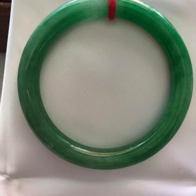 VÒNG TAY ĐÁ CẨM THẠCH TỰ NHIÊN LÝ A SỊN SAO SIZE 50 MÀU XANH LÁ ĐẬM ĐẸP NỮ 49KG ĐẾN 57KG ĐEO Ạ