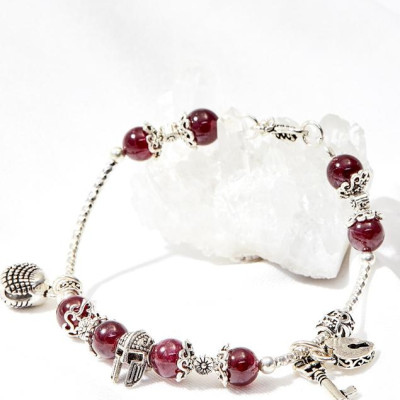 Vòng tay đá garnet ngọc hồng lựu phối vỏ sò Ngọc Quý Gemstones