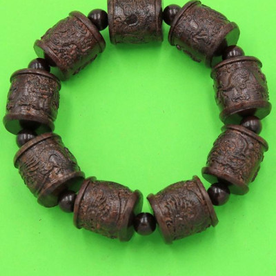 Vòng tay chuỗi hạt trụ rồng thần mộc
