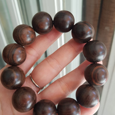 Vòng đeo tay Nam  Chất liệu Gỗ Trắc tự nhiên vân đẹp  Size vòng 19mm nam đeo đẹp ạ